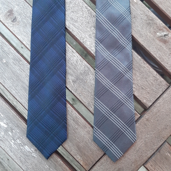 Set of 2 Ties (Kenneth Cole Reaction, Distinction) - Picture 1 of 5